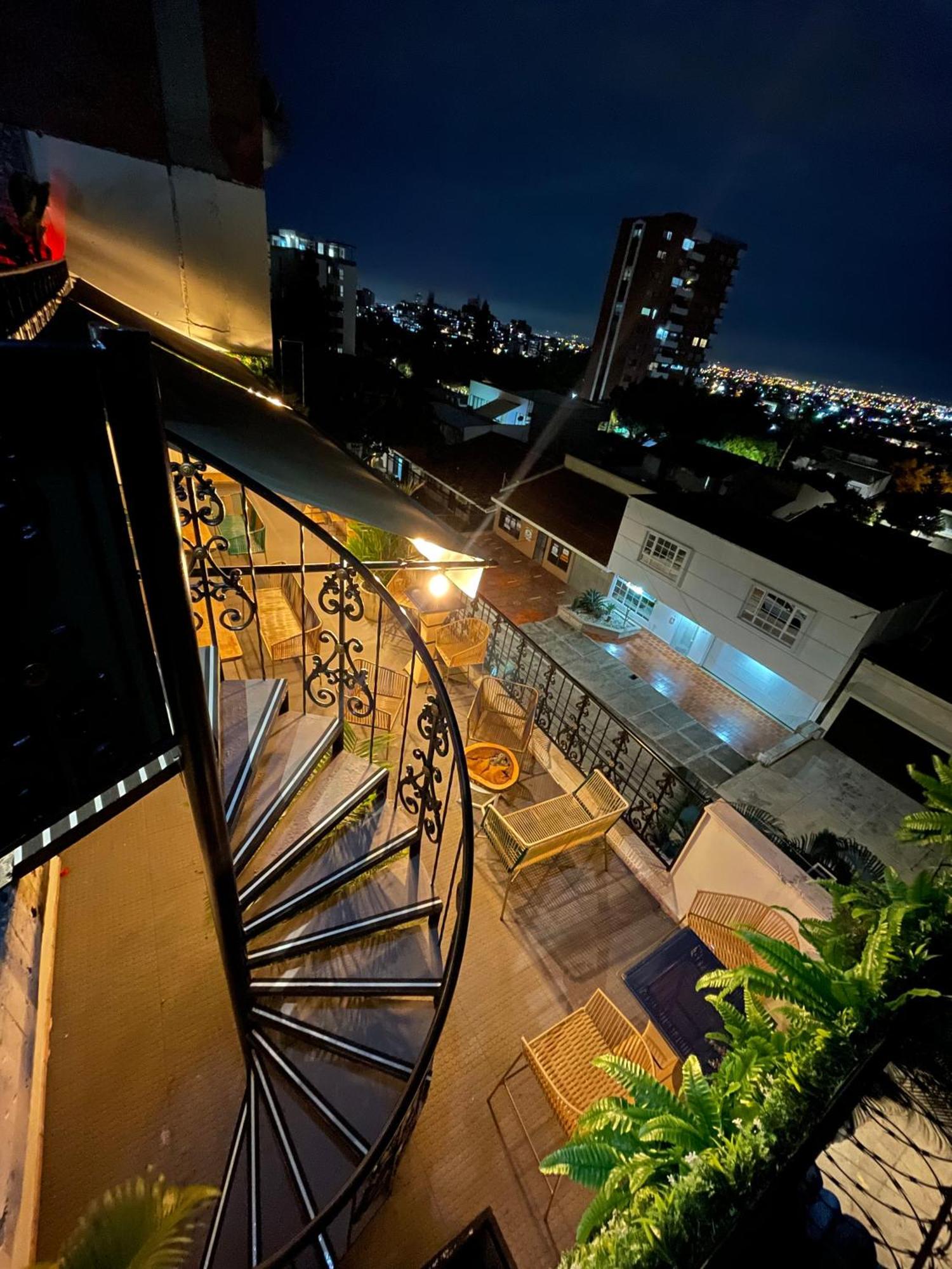 The View Hostel & Lounge Cali Bagian luar foto