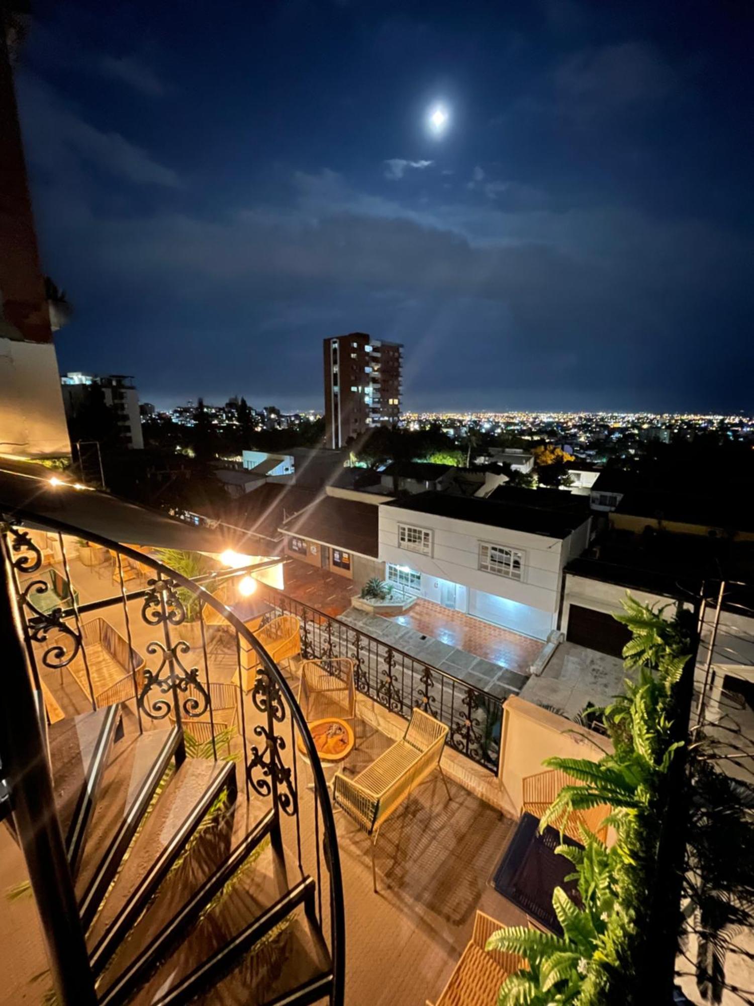 The View Hostel & Lounge Cali Bagian luar foto