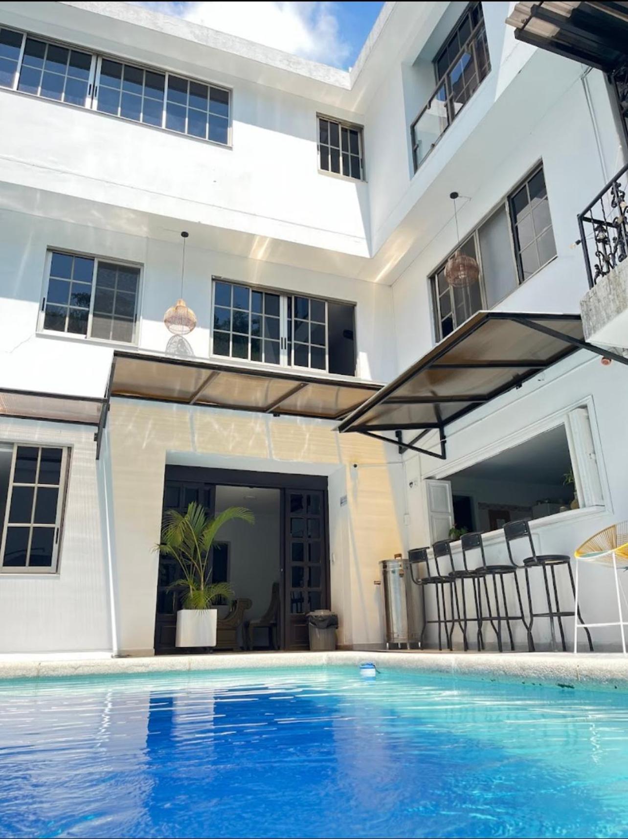 The View Hostel & Lounge Cali Bagian luar foto